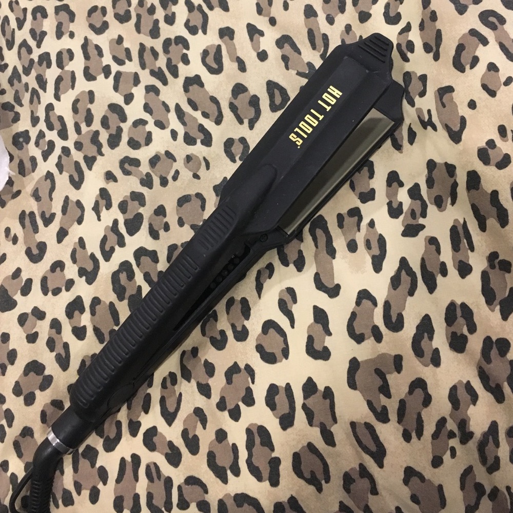 Hot tools hair straighter